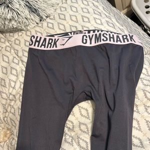Gym shark leggings